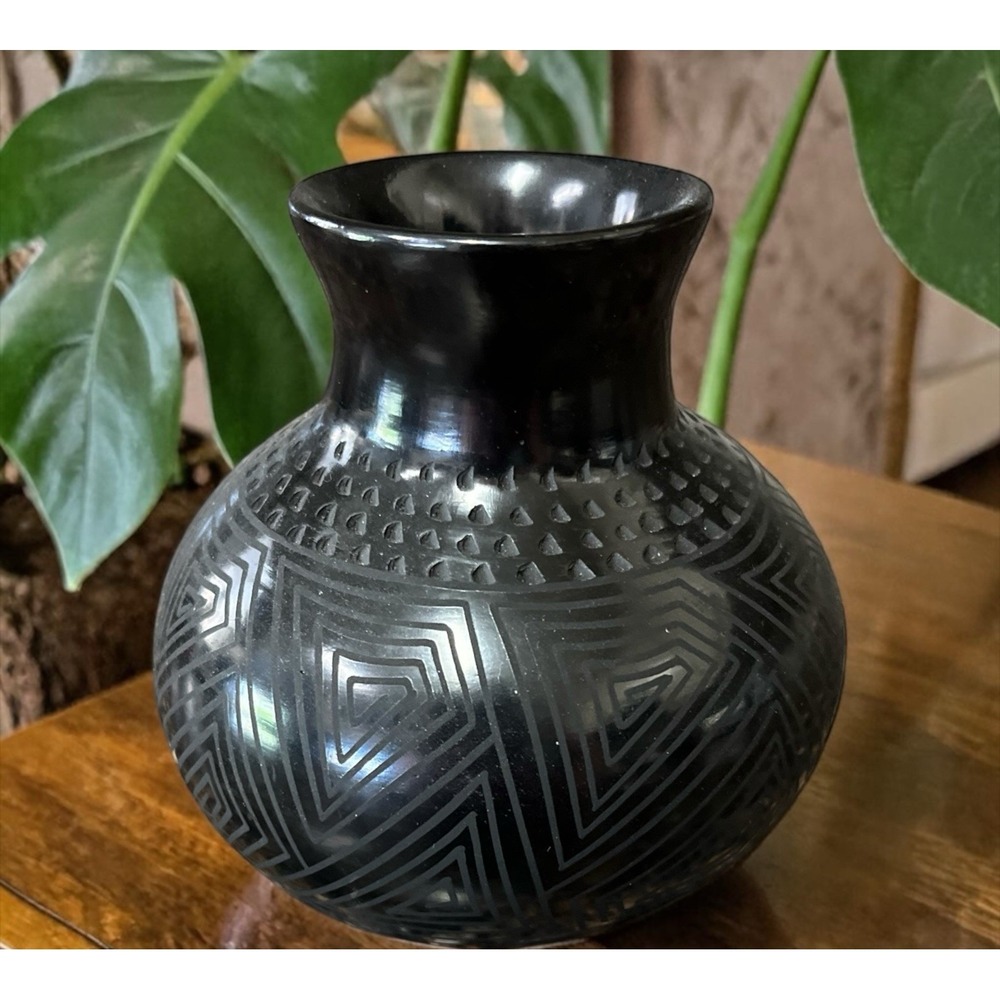 Mata Ortiz‎ Pottery Tomasa Mora Black Geometric Maze Vase Jar Art Mexican Clay